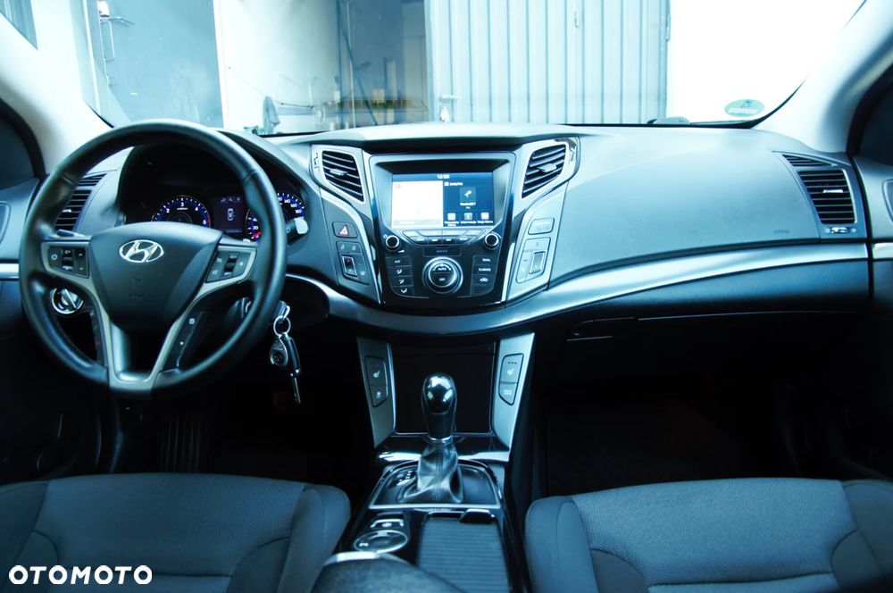 Hyundai i40 Kombi blue 1.6 CRDi DCT Space Plus - 13