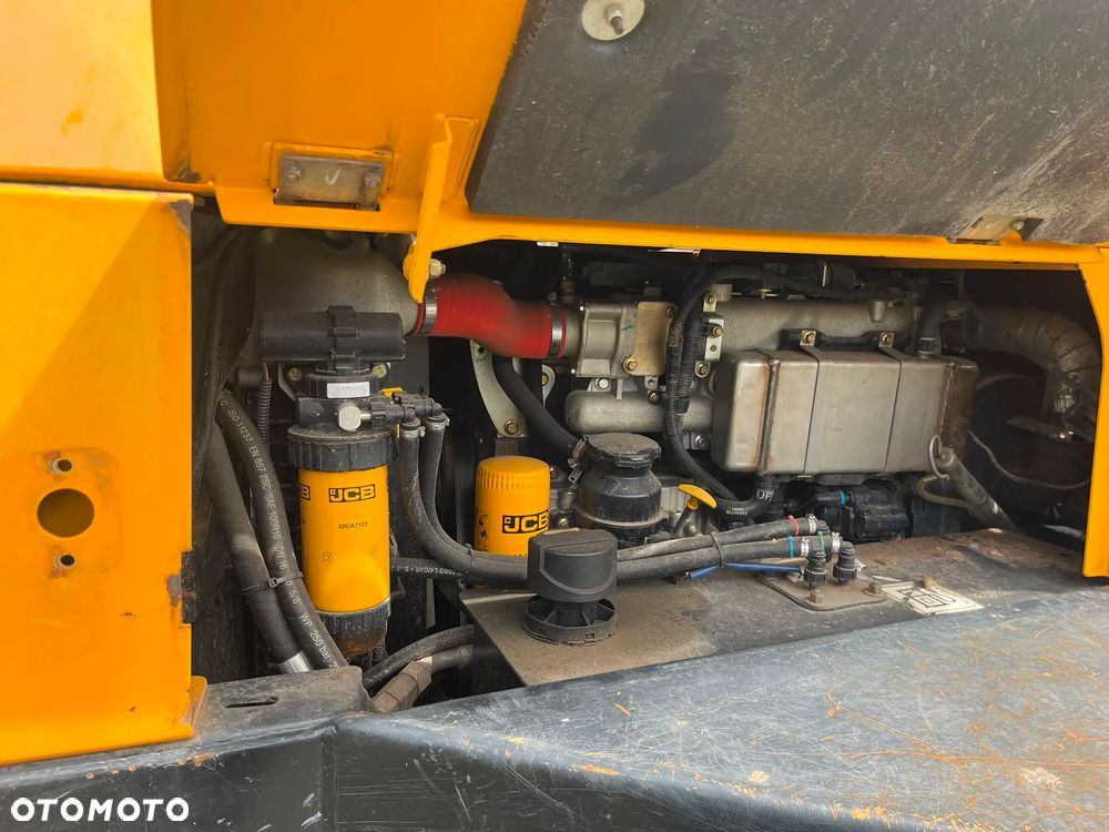 JCB 6TST - 2