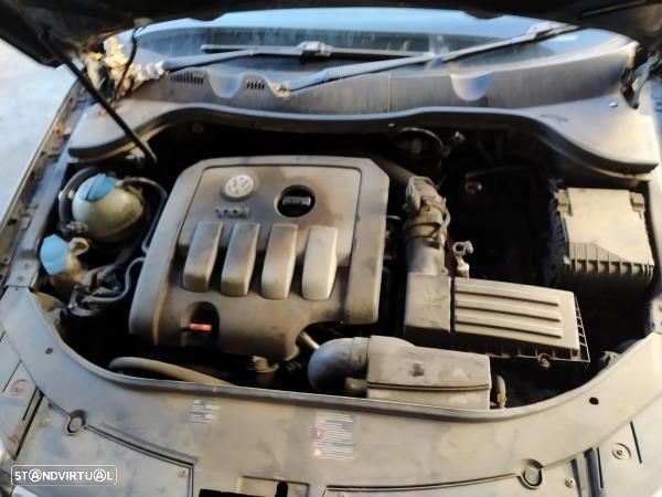 Cobertura Motor Volkswagen Passat Variant (3C5) - 1