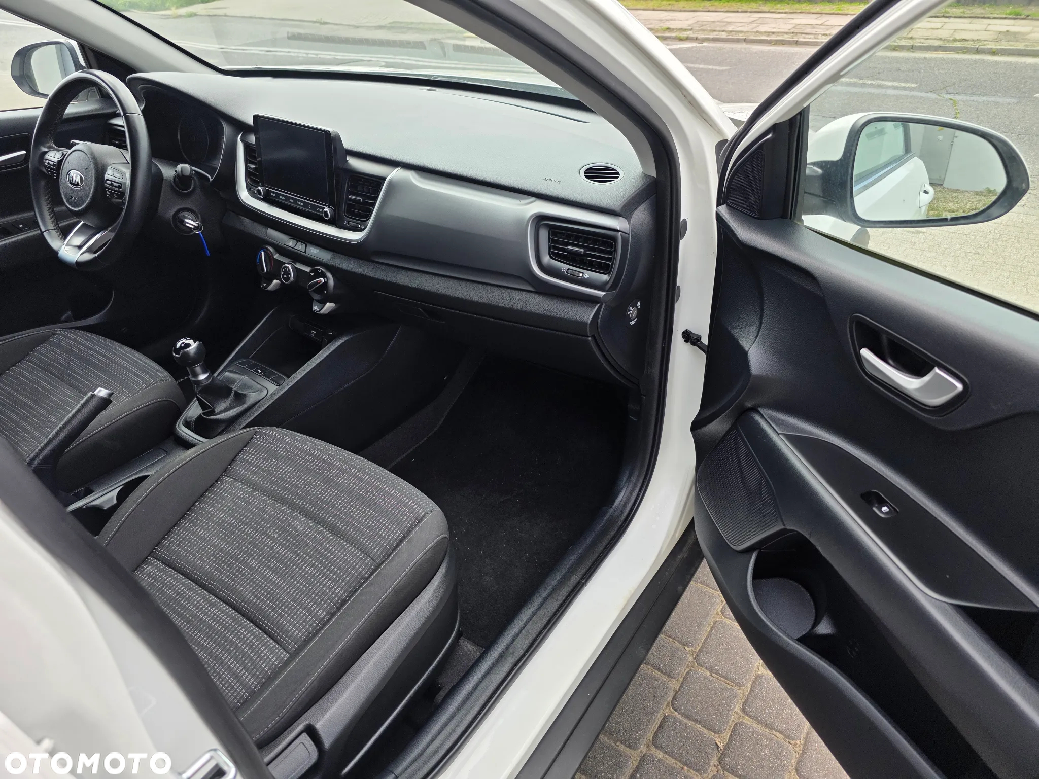 Kia Stonic 1.2 L Business Line - 16