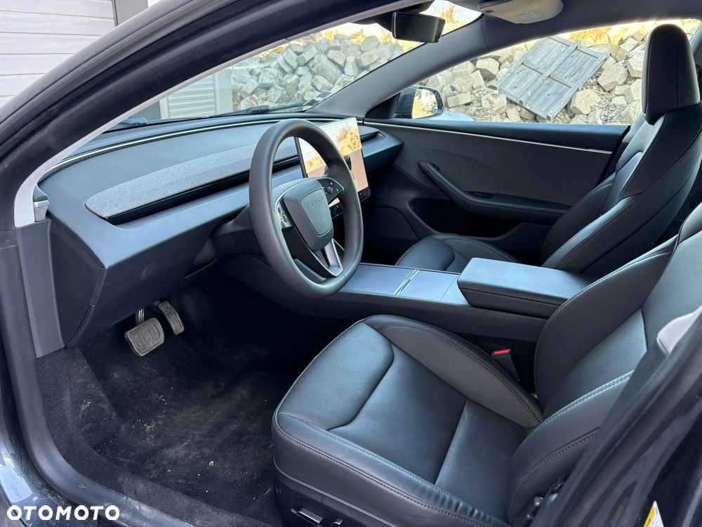 Tesla Model 3 - 8