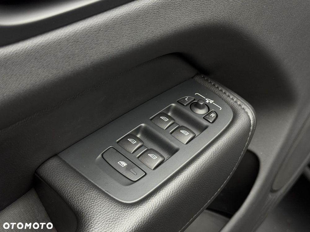 Volvo XC 60 B5 B AWD Momentum Pro - 23
