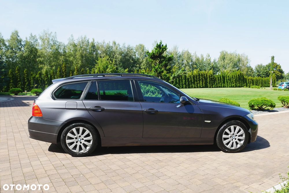 BMW Seria 3 318i - 12