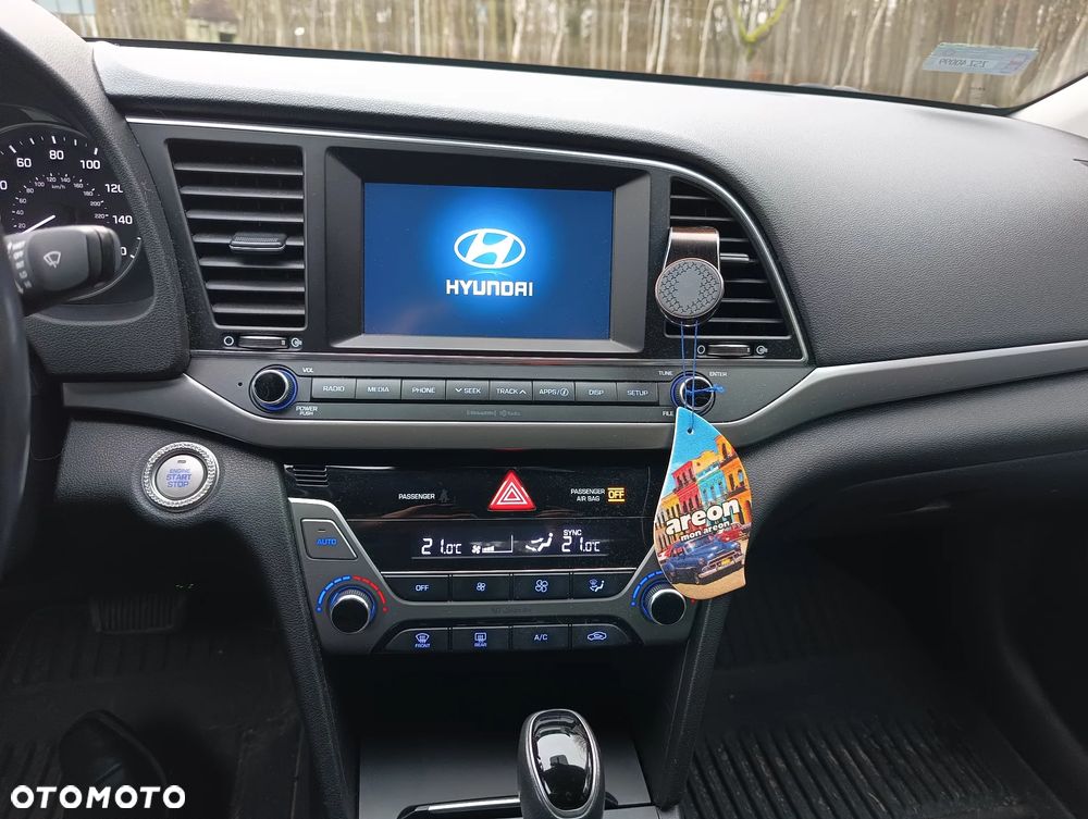 Hyundai Elantra - 12