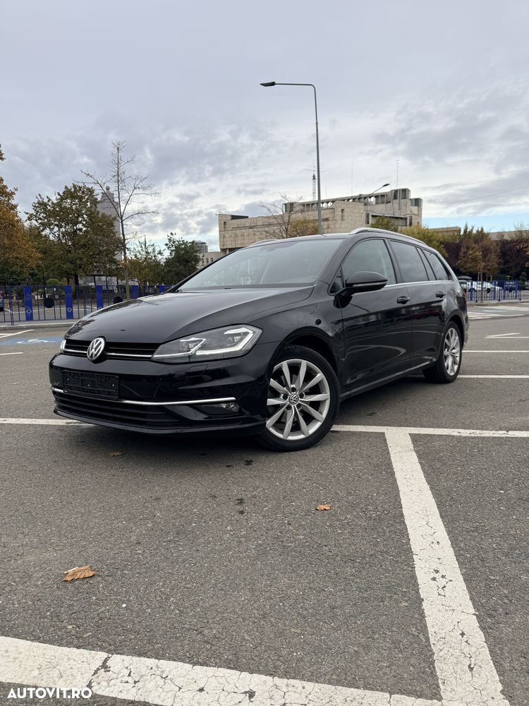 Volkswagen Golf - 1