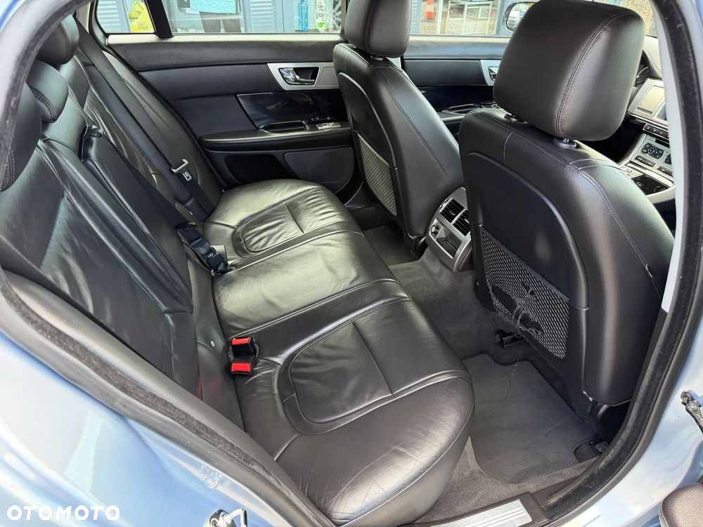 Jaguar XF 2.2 - 25