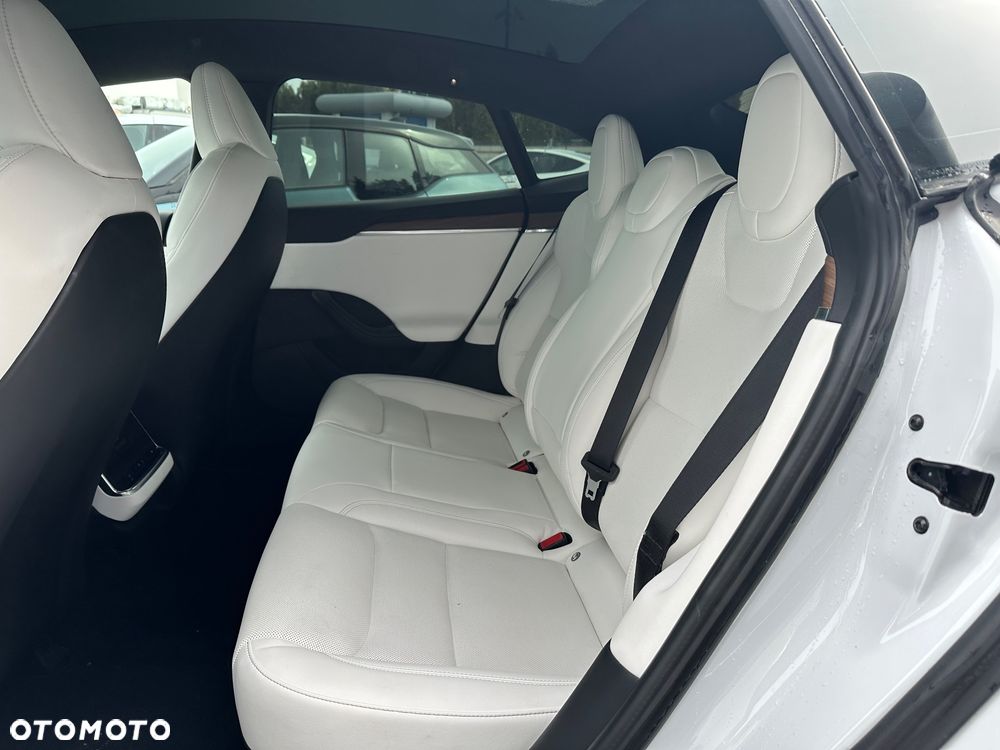 Tesla Model S - 9