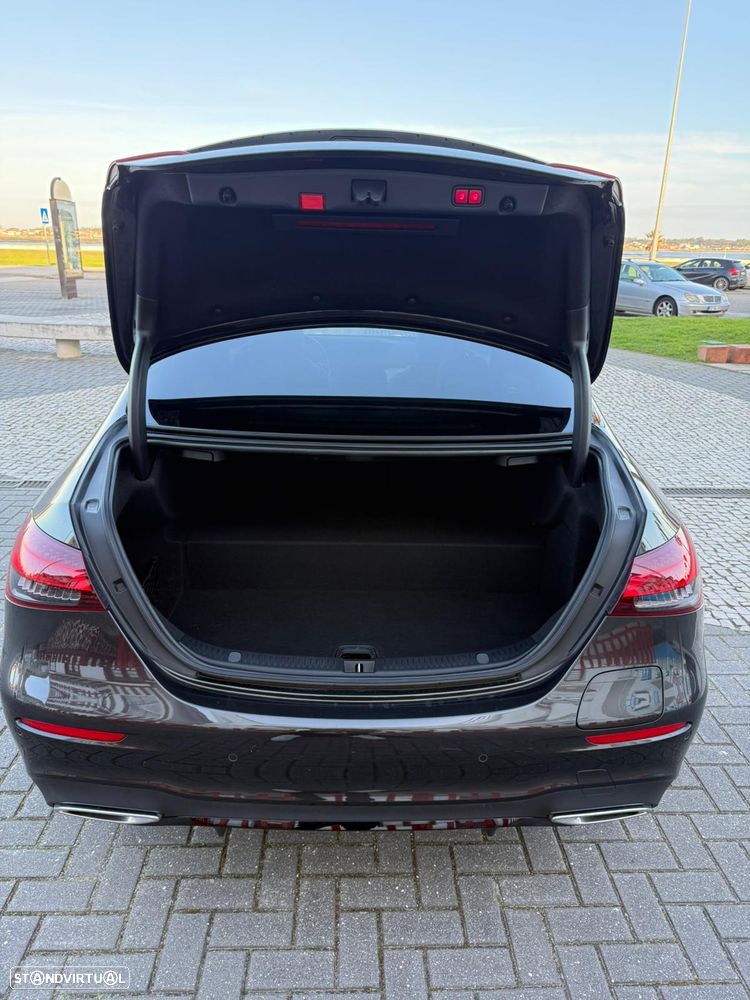 Mercedes-Benz E 300 de 4Matic 9G-TRONIC AMG Line - 11