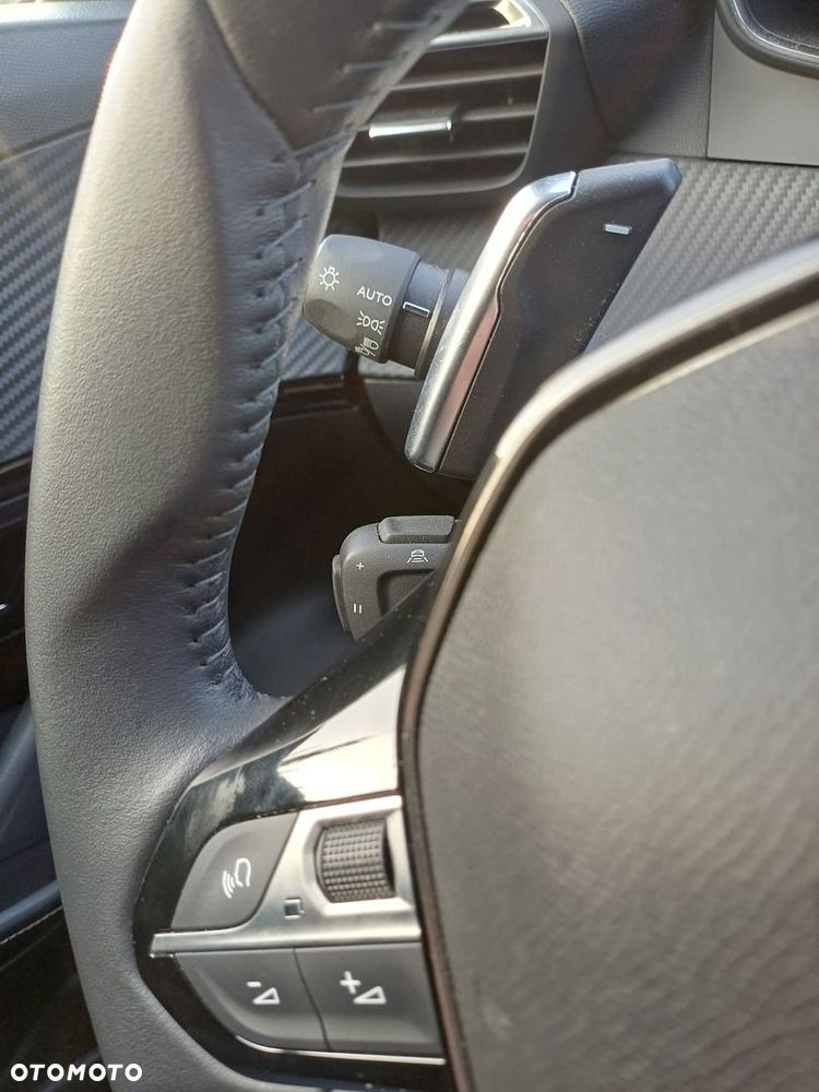 Peugeot 2008 PureTech 130 Allure S&S EAT8 - 26