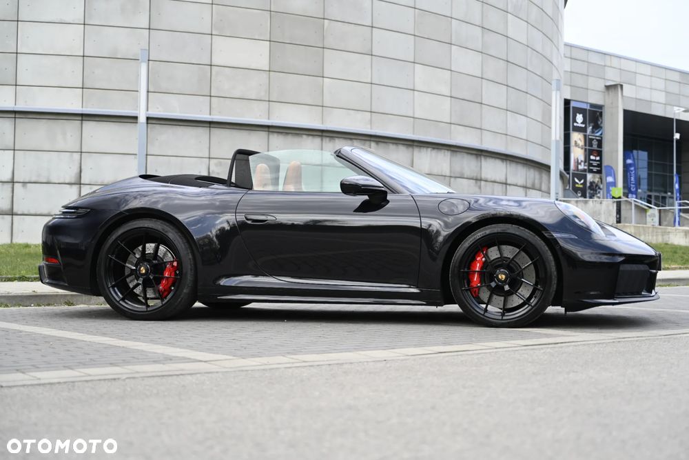 Porsche 911 Carrera 4 GTS - 5