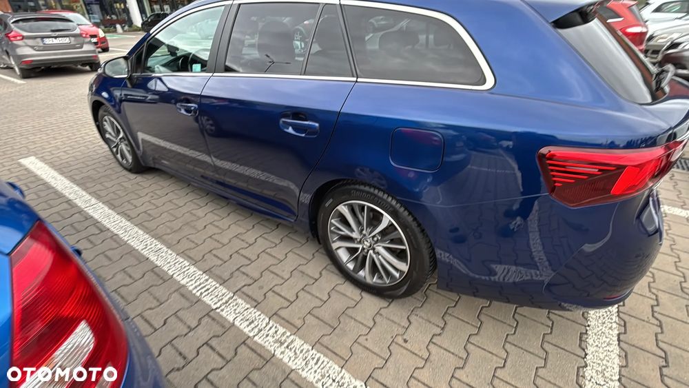 Toyota Avensis 1.8 Premium - 3