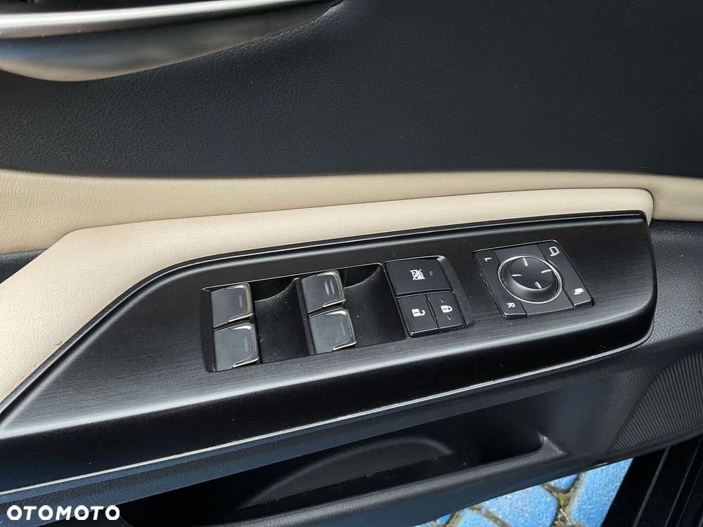 Lexus ES 300h Business Edition + - 18