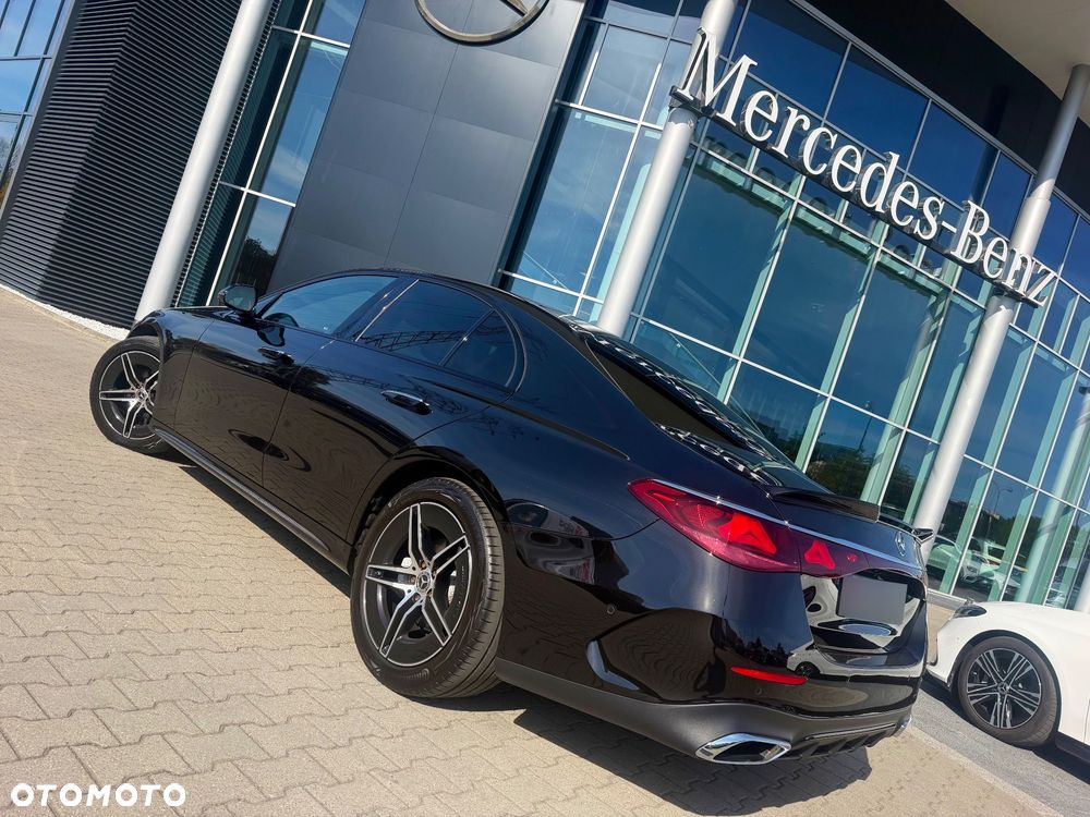 Mercedes-Benz Klasa E 220 d mHEV 4-Matic AMG 9G-Tronic - 31