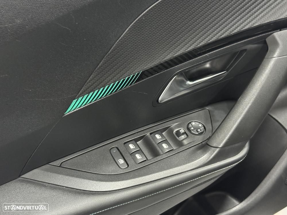 Peugeot 2008 1.2 PureTech Allure EAT8 - 25