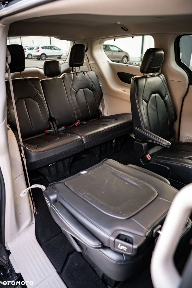 Chrysler Pacifica - 21