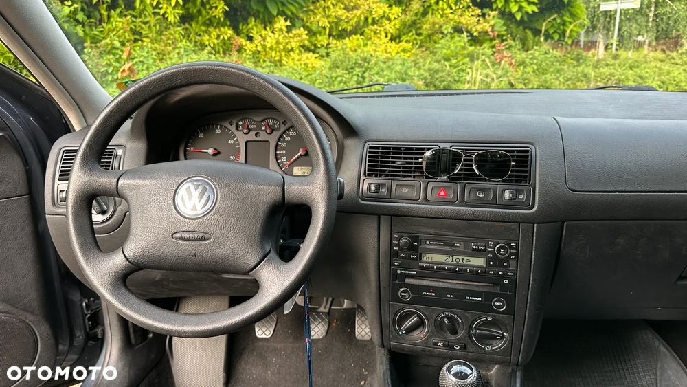 Volkswagen Golf - 10