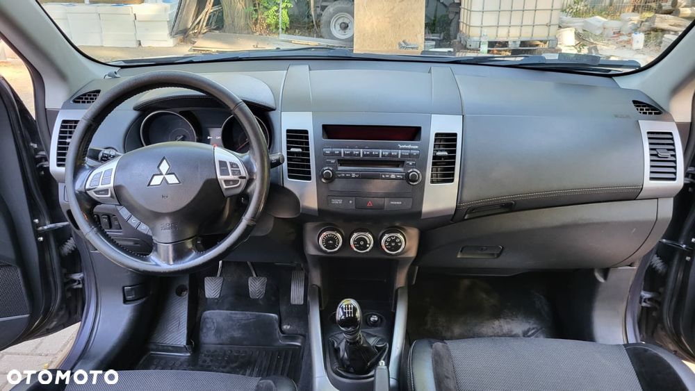 Mitsubishi Outlander - 7