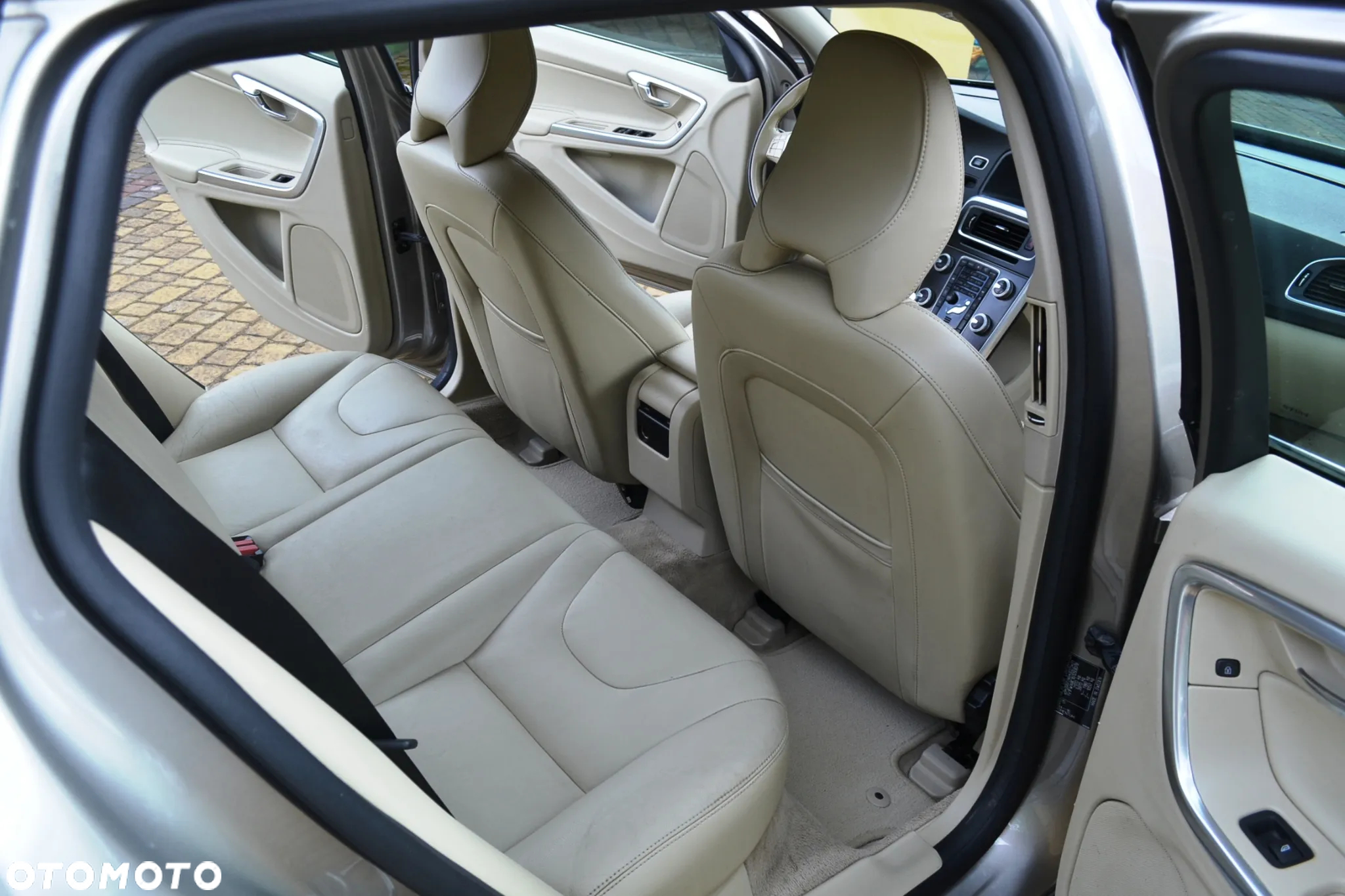Volvo V60 D4 Drive-E Momentum - 10