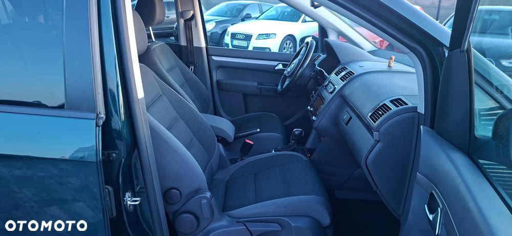 Volkswagen Touran 2.0 TDI DPF DSG Highline - 20