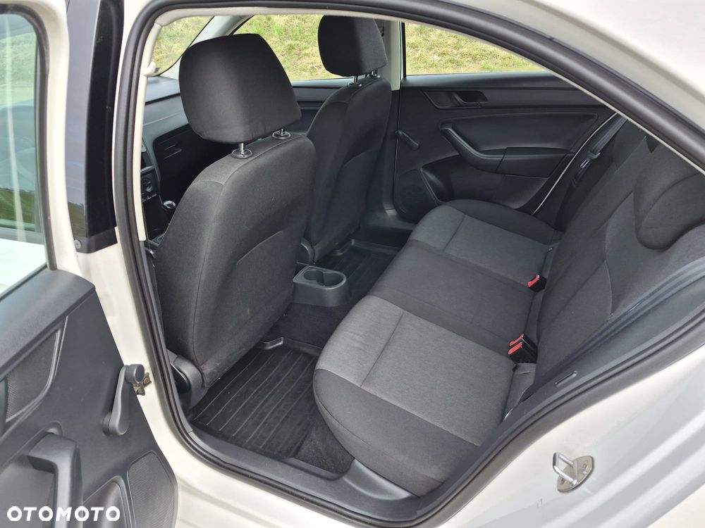 Skoda RAPID 1.2 TSI Active - 8