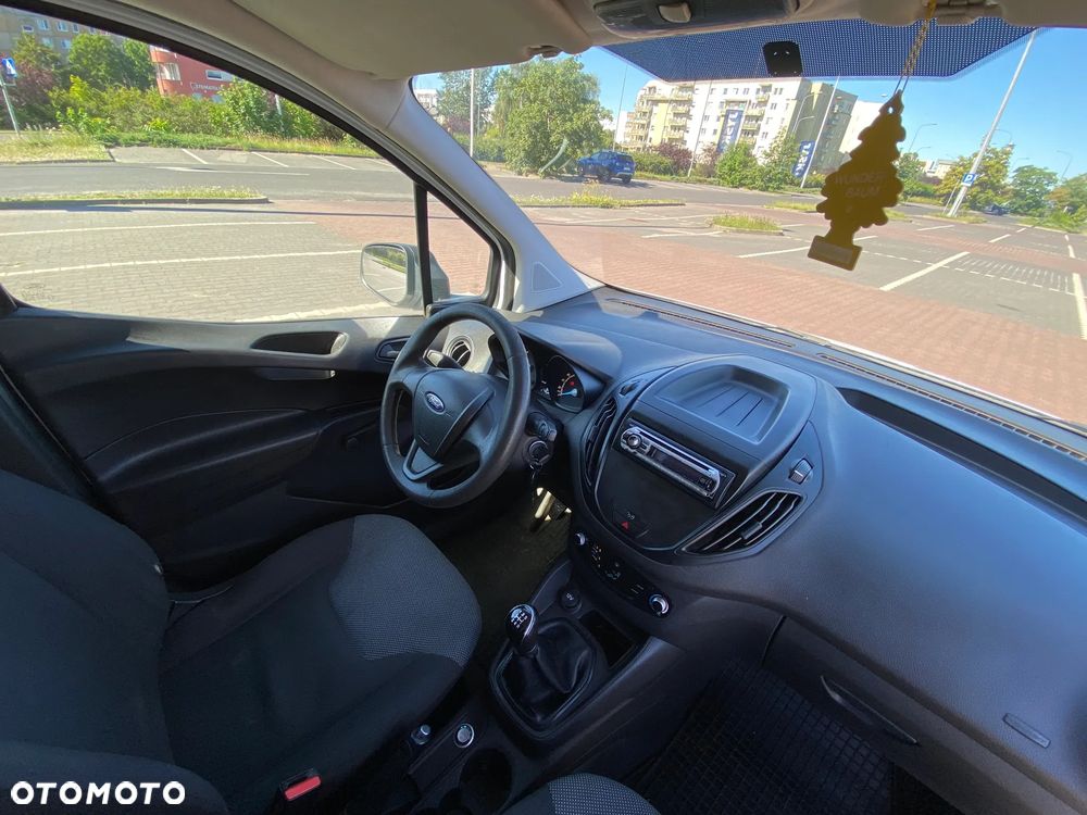 Ford Transit Courier - 10