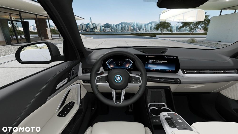 BMW iX1 - 8