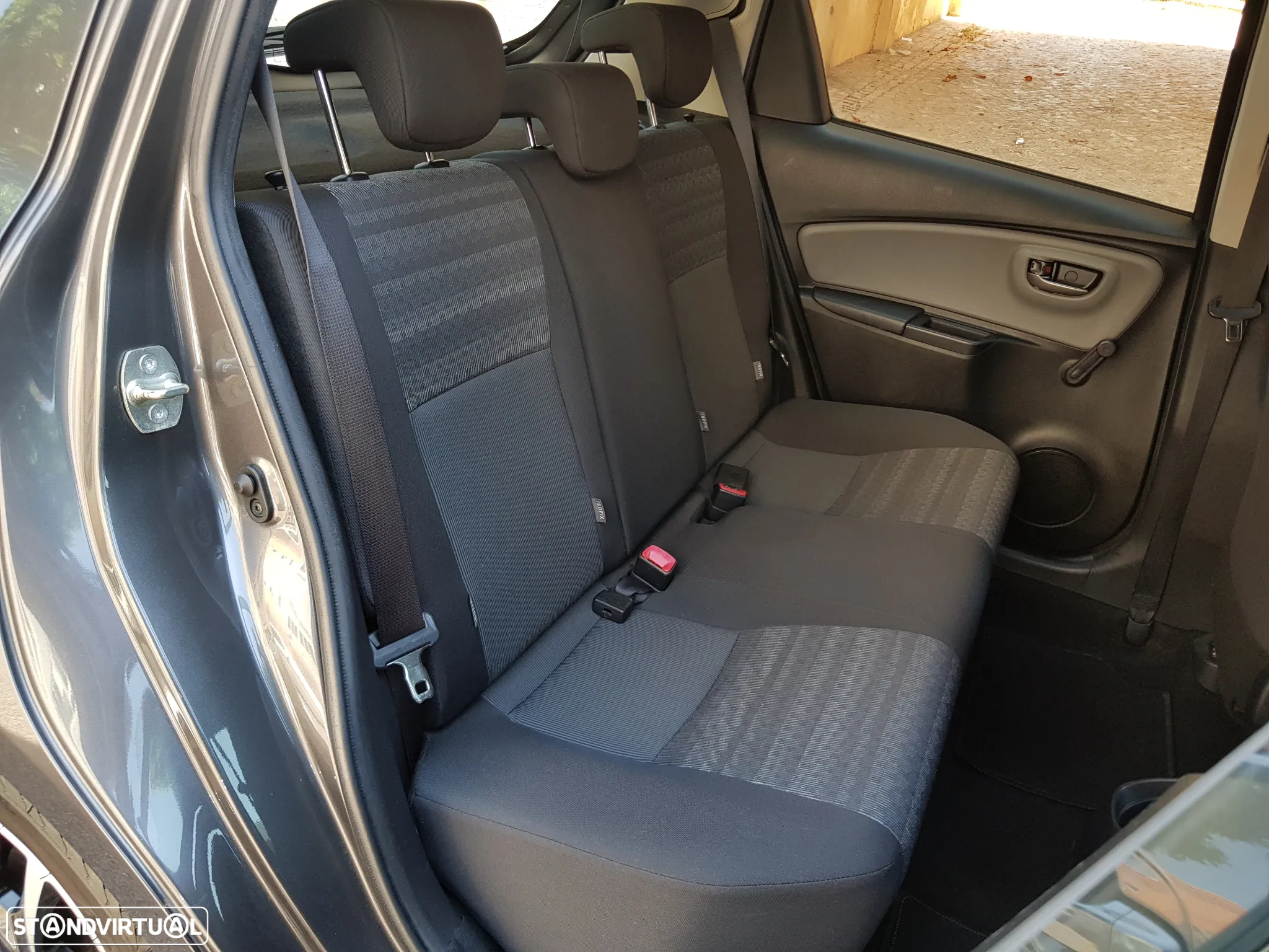 Toyota Yaris 1.4 D-4D Comfort+P.Style - 38
