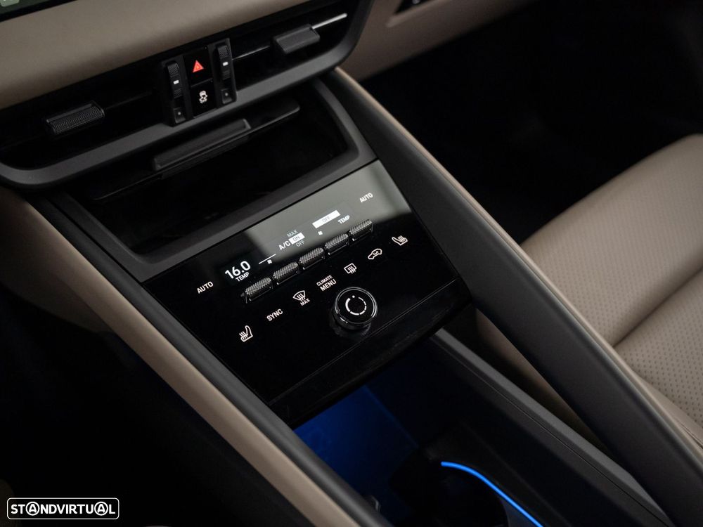 Porsche Macan Electric 4 - 39