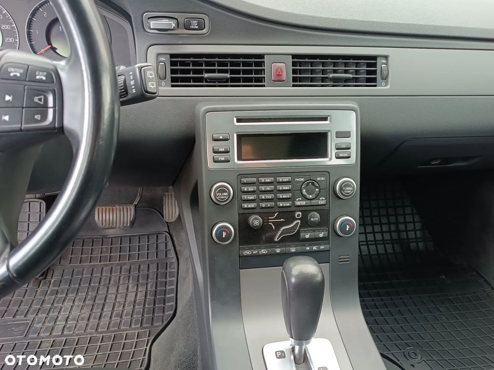 Volvo V70 2.4D Momentum - 29