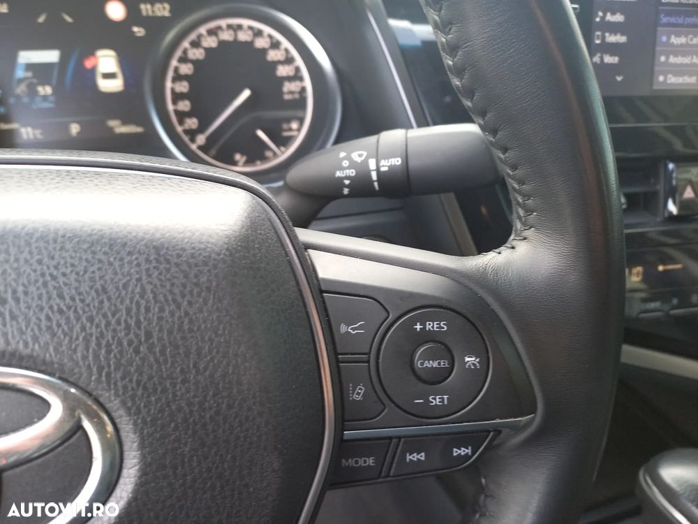 Toyota Camry 2.5 Hybrid Business - 18