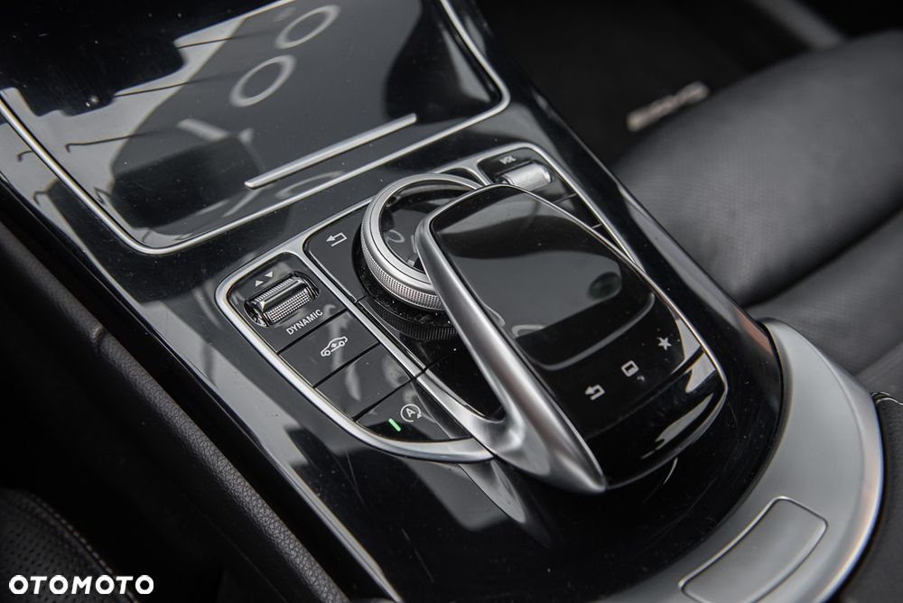 Mercedes-Benz Klasa C 400 4-Matic 9G-TRONIC - 28