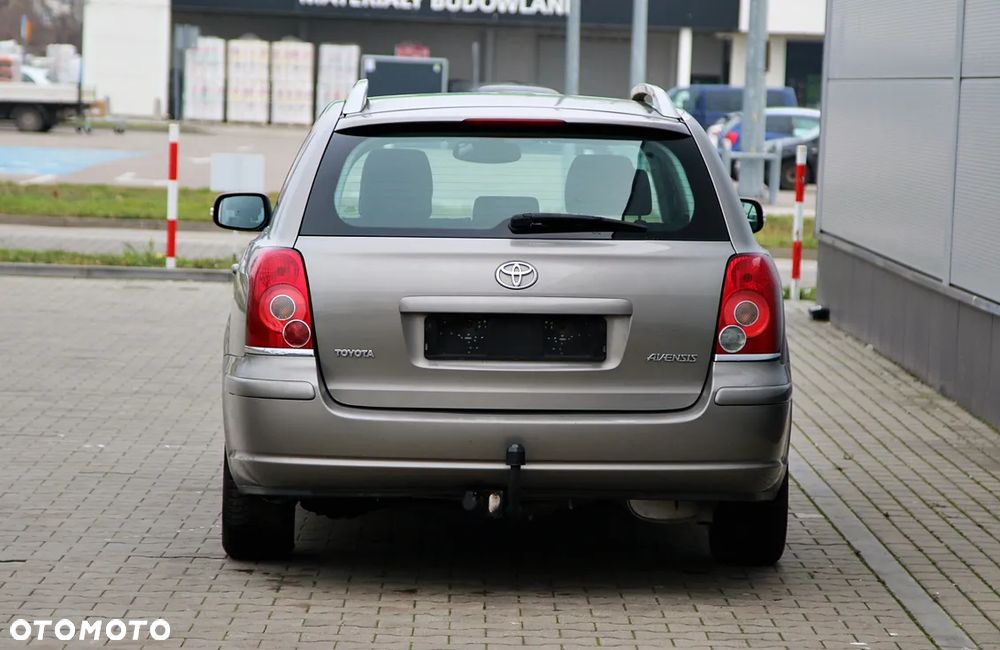 Toyota Avensis 1.8 VVT-i Sol Premium - 6