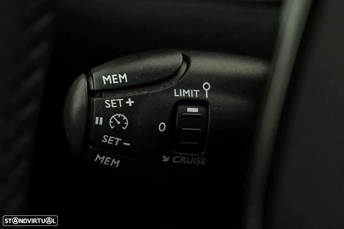 Peugeot 2008 1.2 PureTech Allure - 18