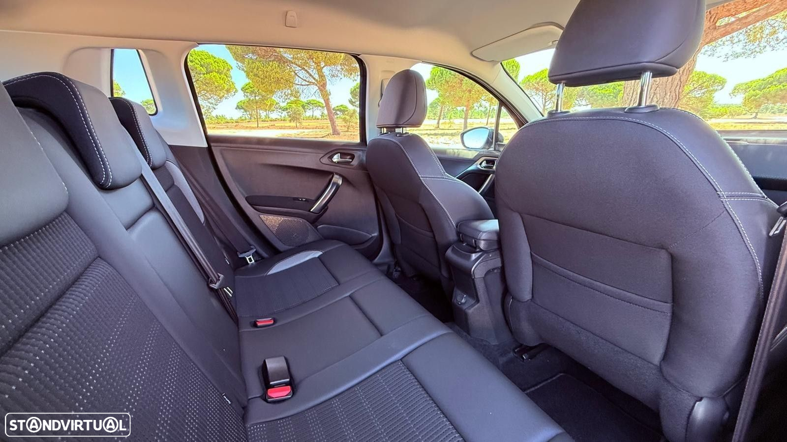 Peugeot 2008 1.2 PureTech Allure - 25