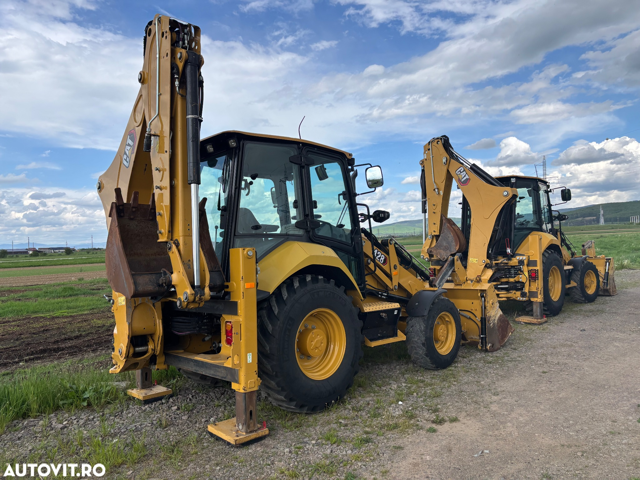 Cat 428, 2 bucati disponibile, an 2023, 1200 ore respectiv 1800 ore - 14