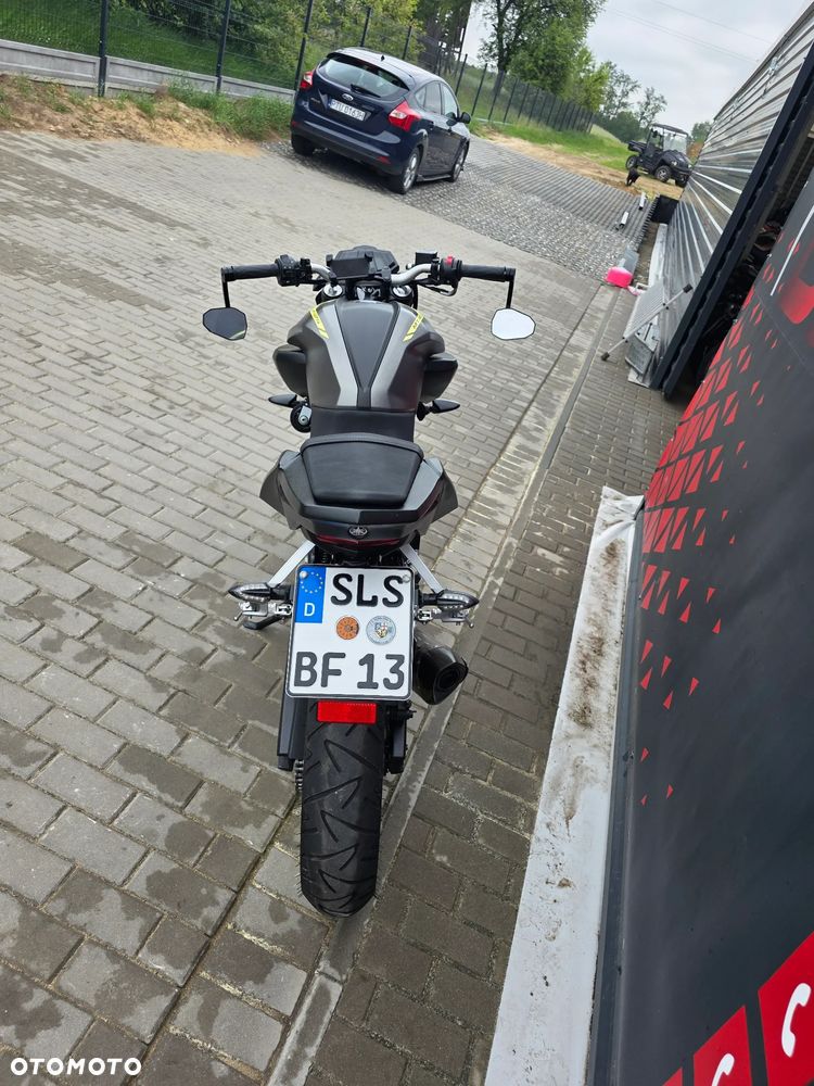 Yamaha MT - 17