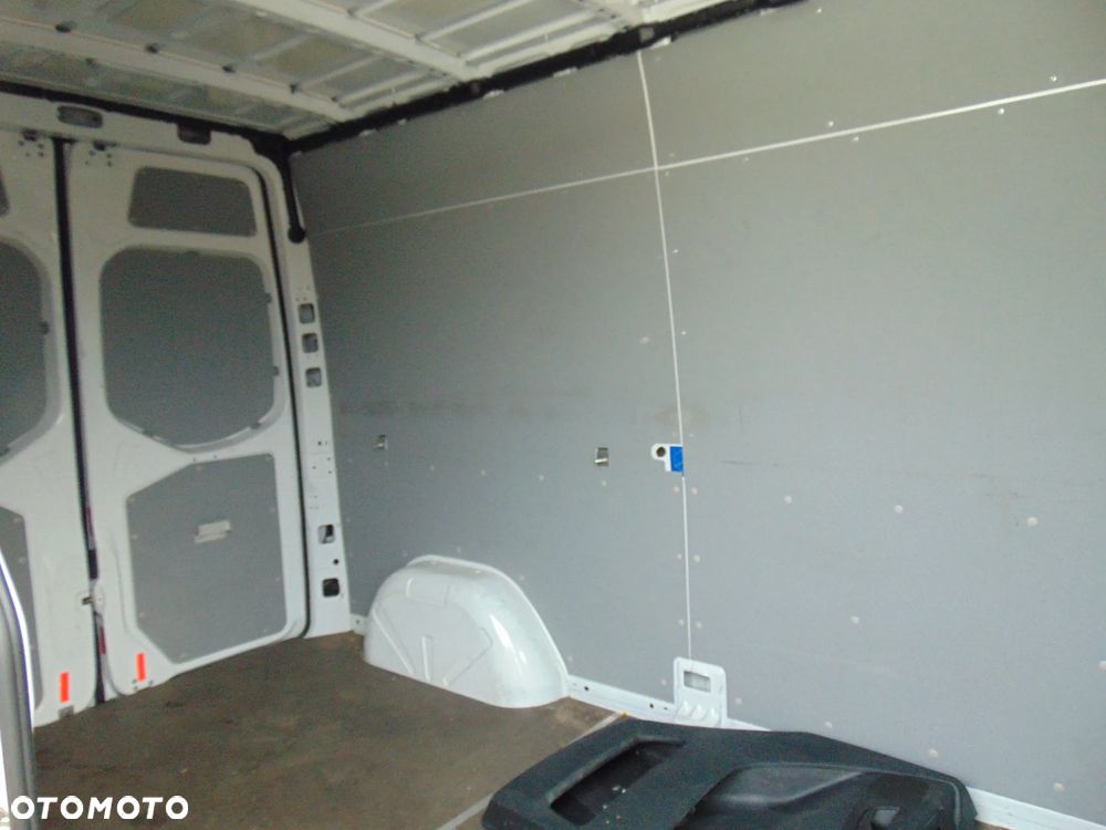 Mercedes-Benz Sprinter - 10
