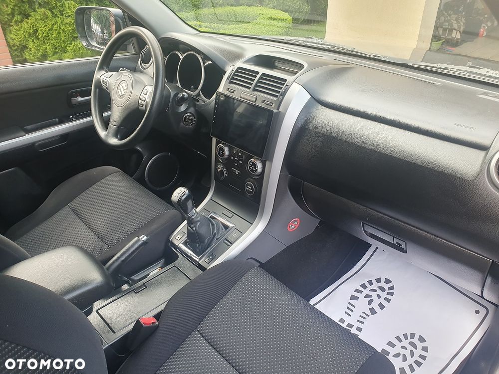Suzuki Grand Vitara 2.0 Comfort + Family - 14