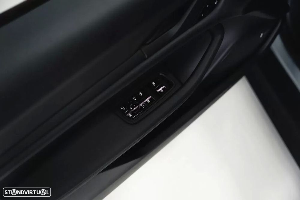 Porsche Taycan 4S - 23