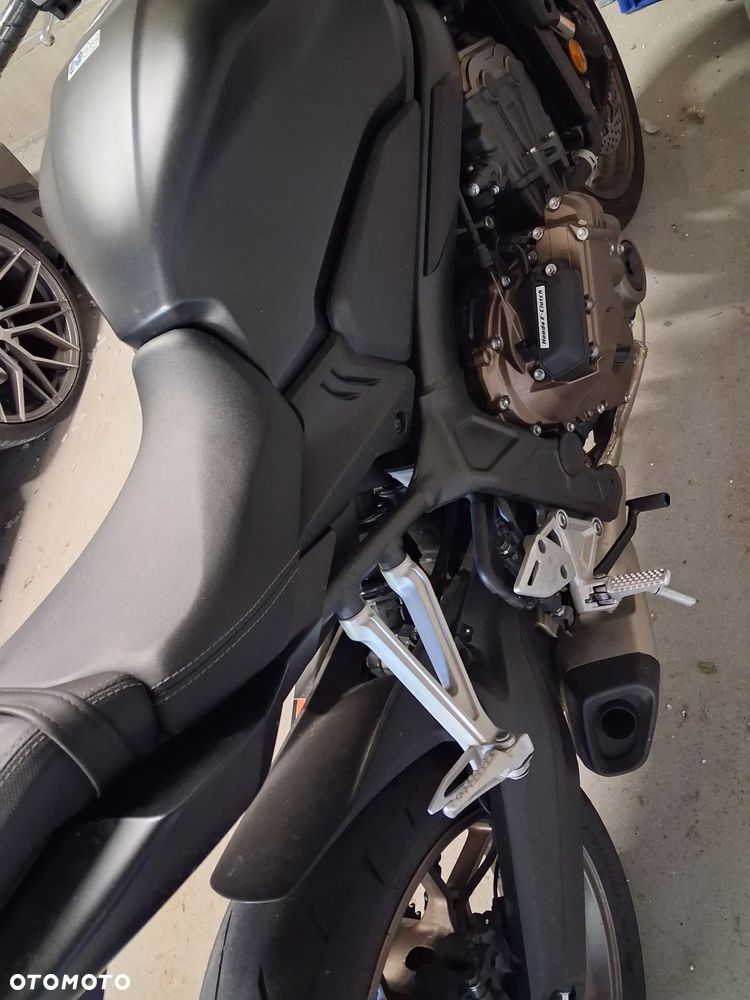 Honda CB - 1