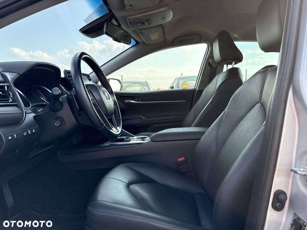 Toyota Camry 2.5 Hybrid Executive CVT - 17