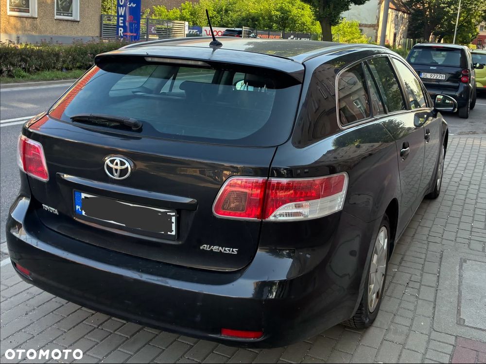 Toyota Avensis - 4