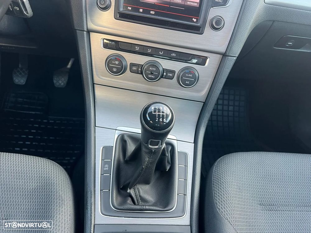 VW Golf 1.6 TDi Highline - 15