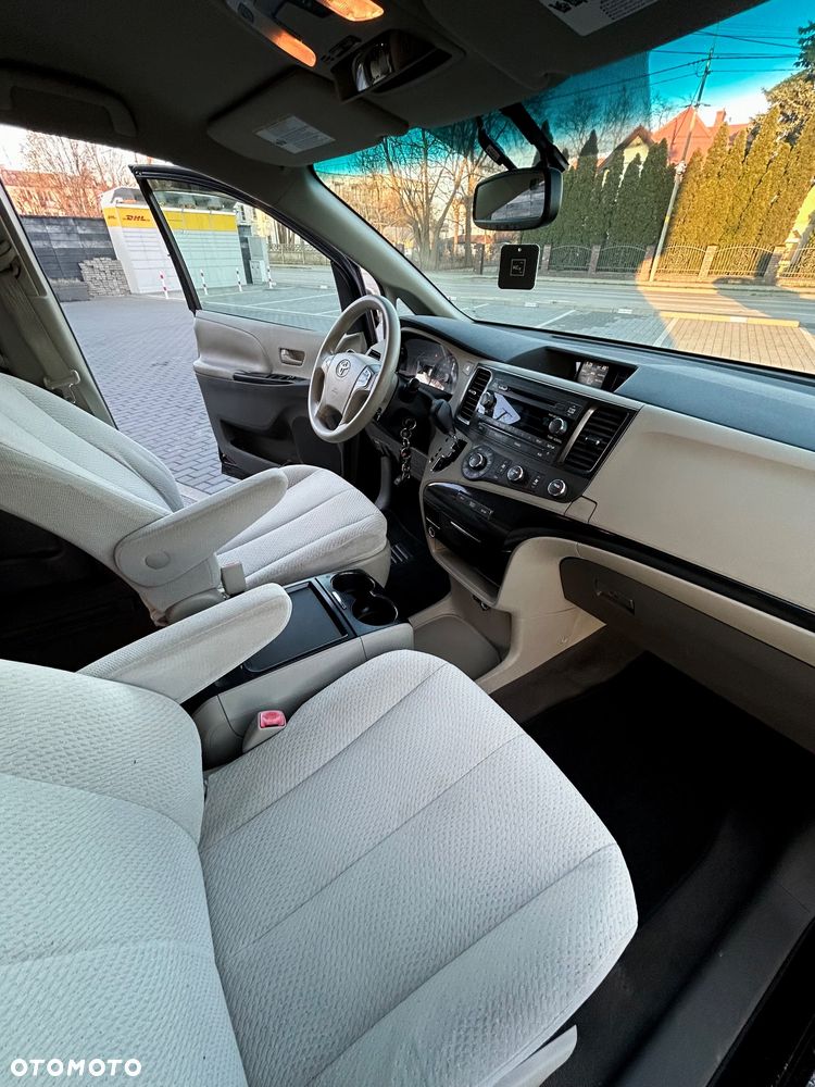 Toyota Sienna 3.5 V6 - 8