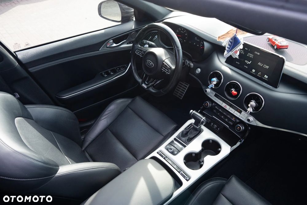 Kia Stinger - 30