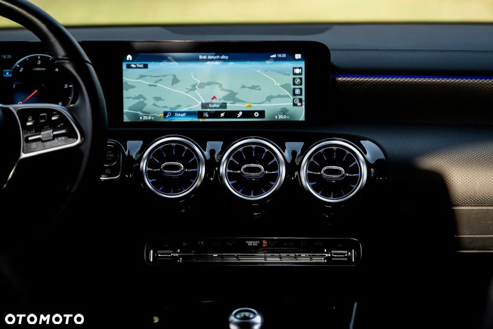 Mercedes-Benz CLA 180 d - 28