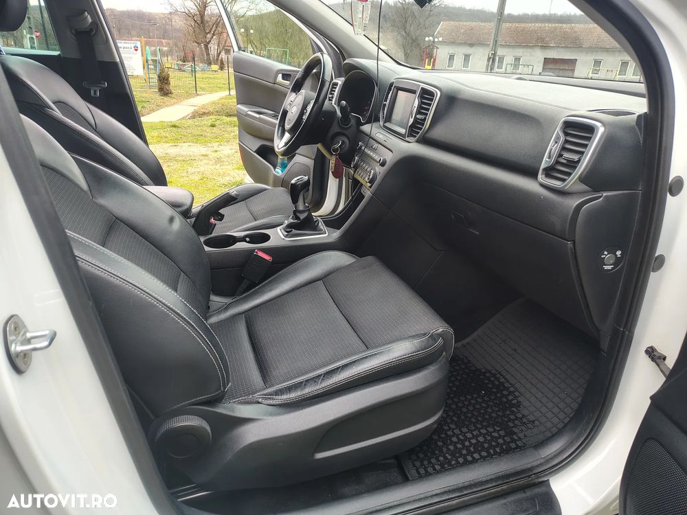 Kia Sportage 1.6 T-GDI 6MT 4x2 GT Line - 11