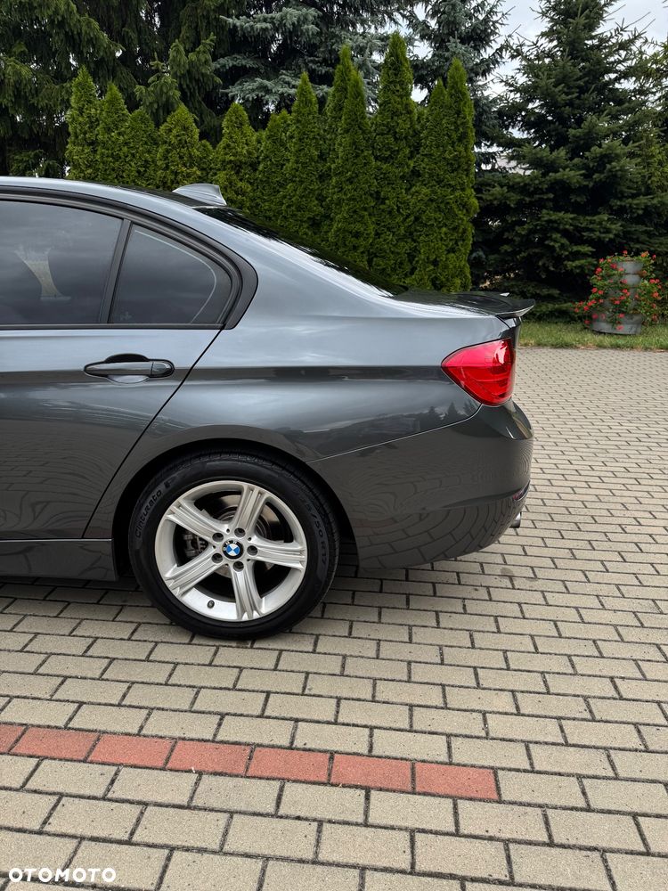 BMW Seria 3 328i - 11