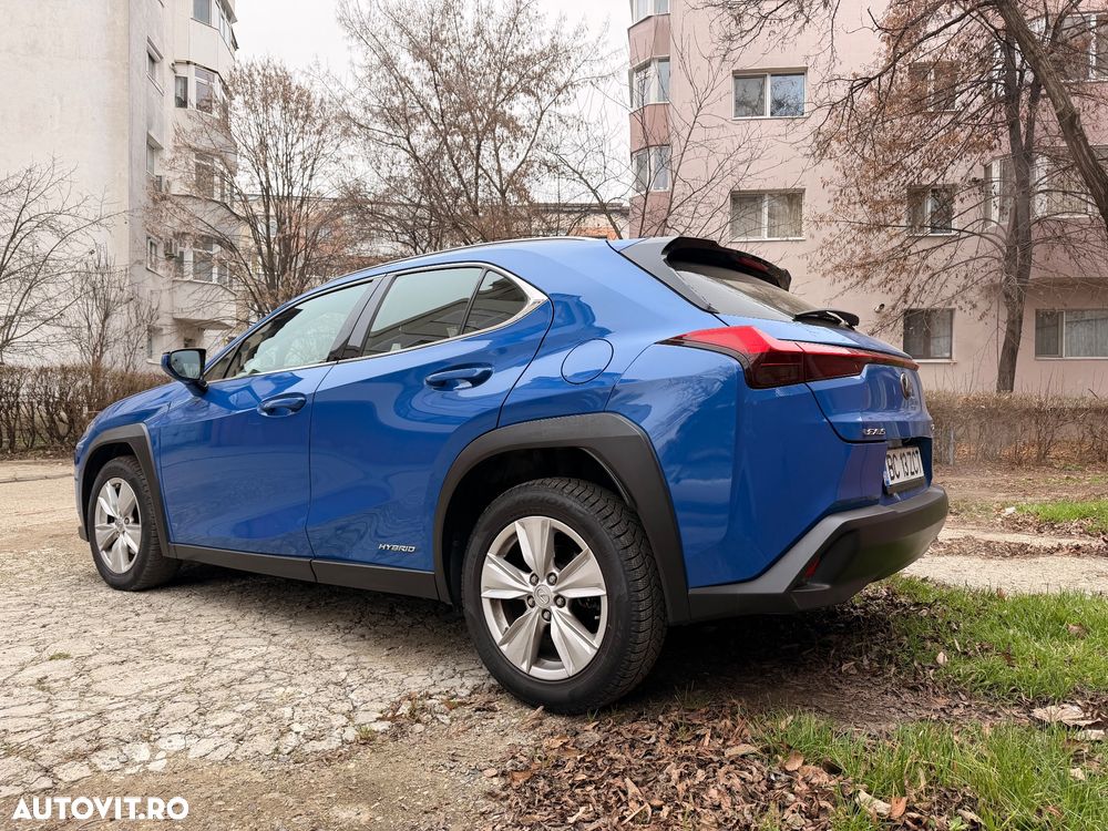 Lexus UX 250h Business Edition - 3