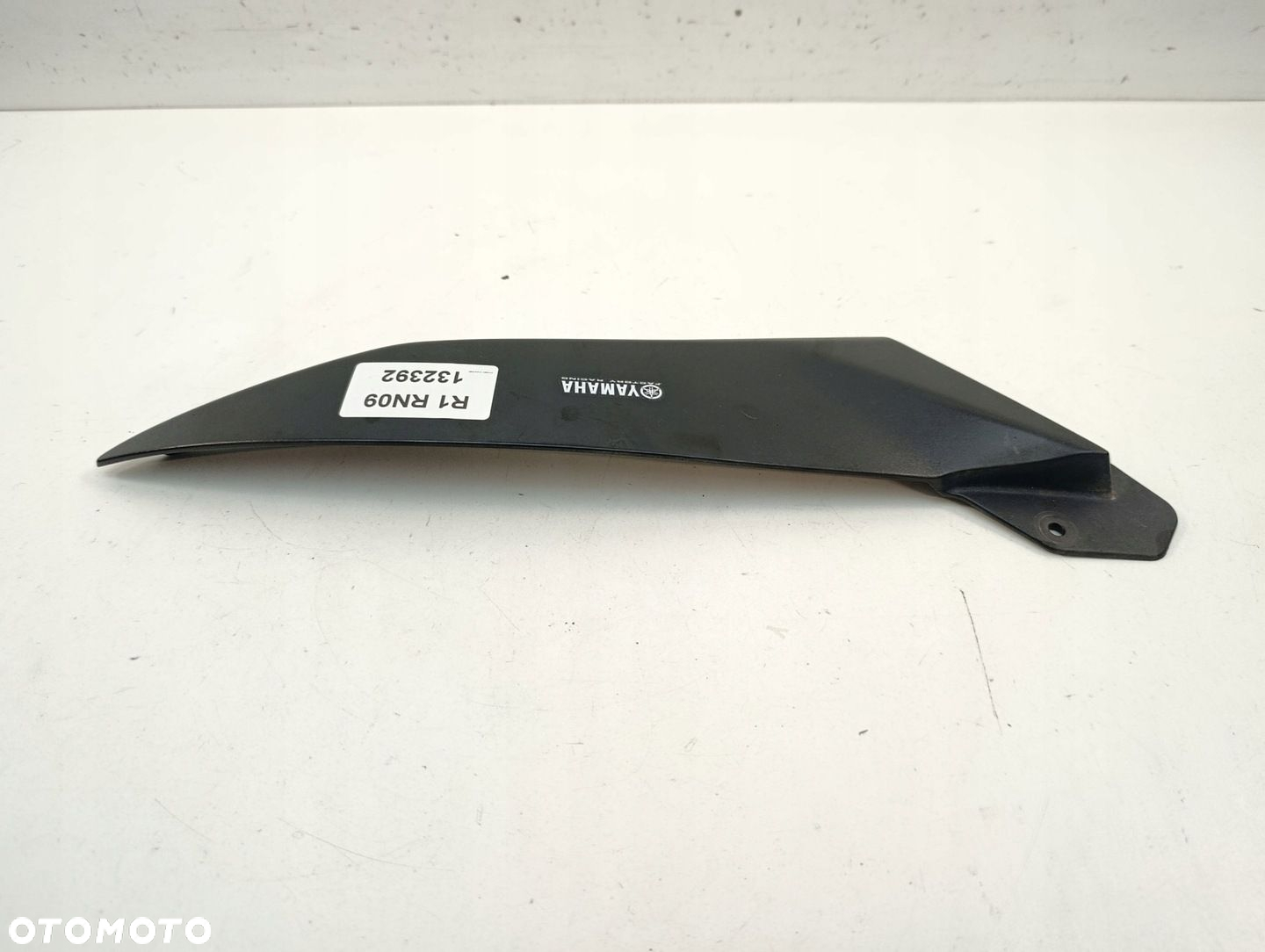 YAMAHA R1 RN09 WYPEŁNIENIE PRAWE - 4